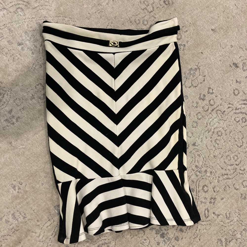 BEBE trumpet skirt